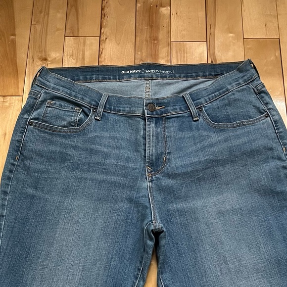 NWOT Old Navy Women’s Blue Jeans 14 Short Mid Rise Flair Style Curvy/Profile - Picture 5 of 8